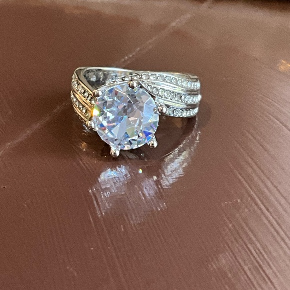 Elegant Silver Ring with Large Gemstone 7 - Picture 12 of 12